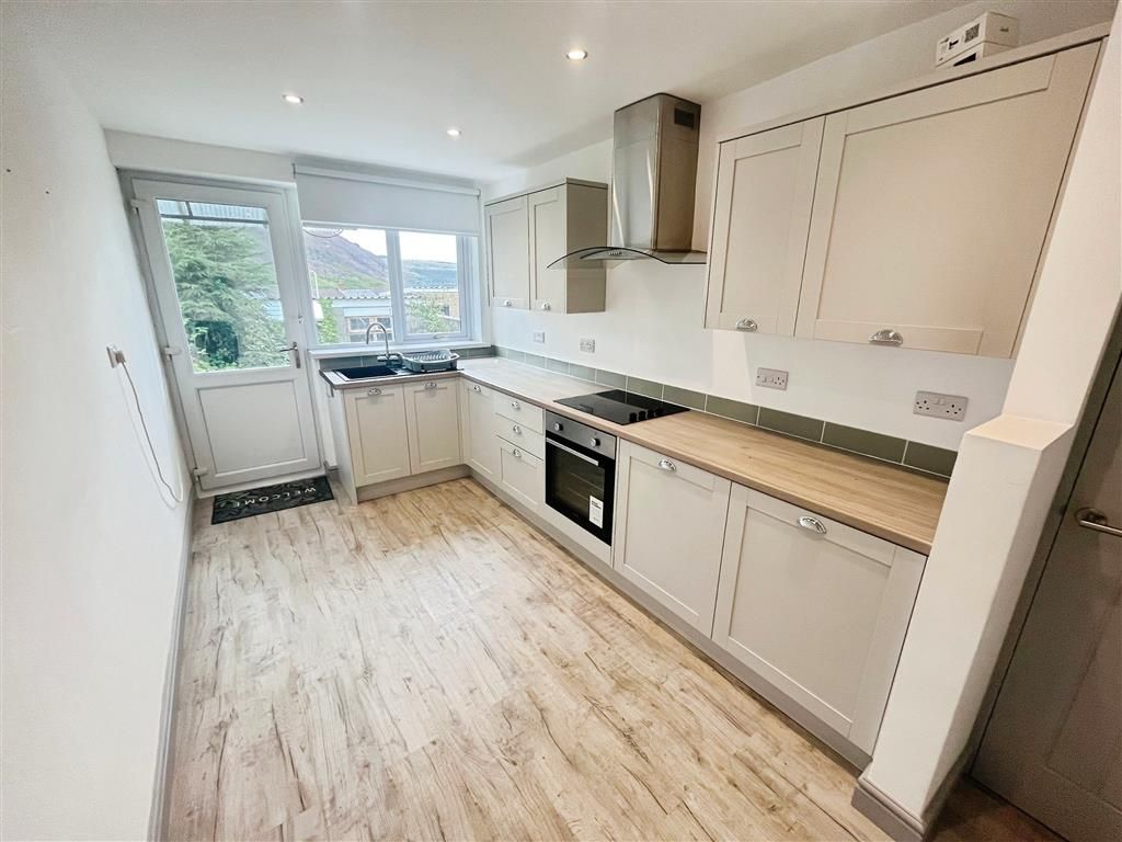 Property photo 2 of 10 Kitchen