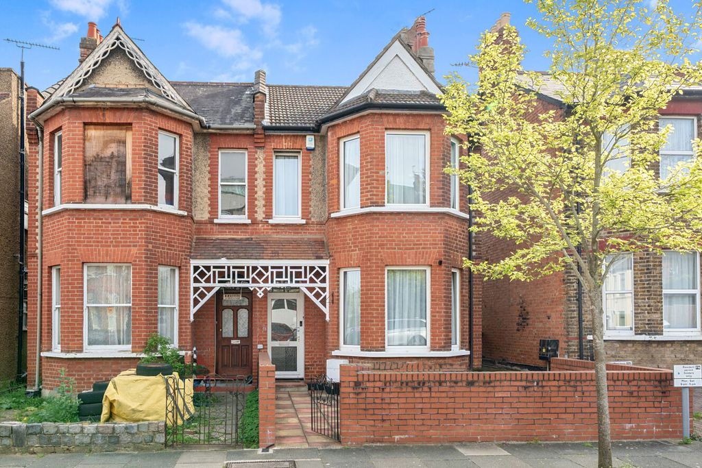 Property photo 1 of 18 1439706-17-69d76E...