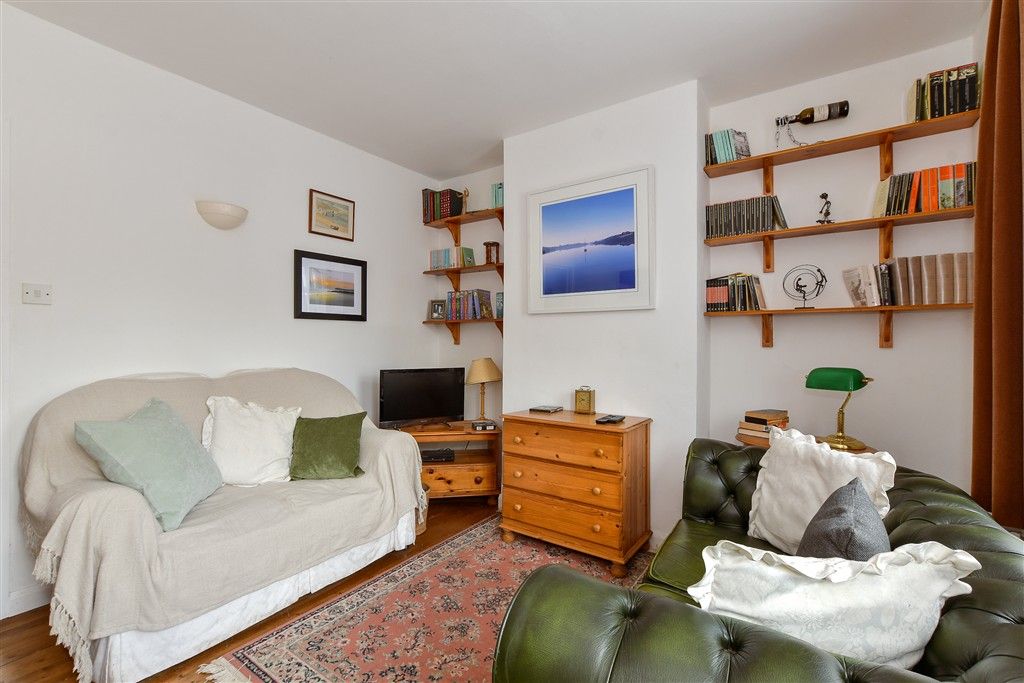 Property photo 2 of 10 Lounge