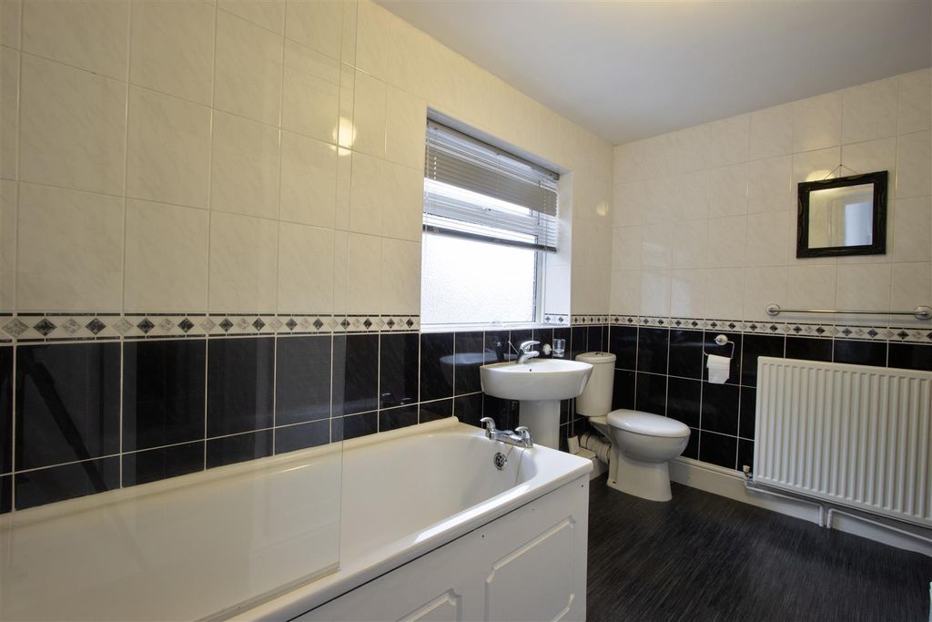 Property photo 3 of 14 Bathroom