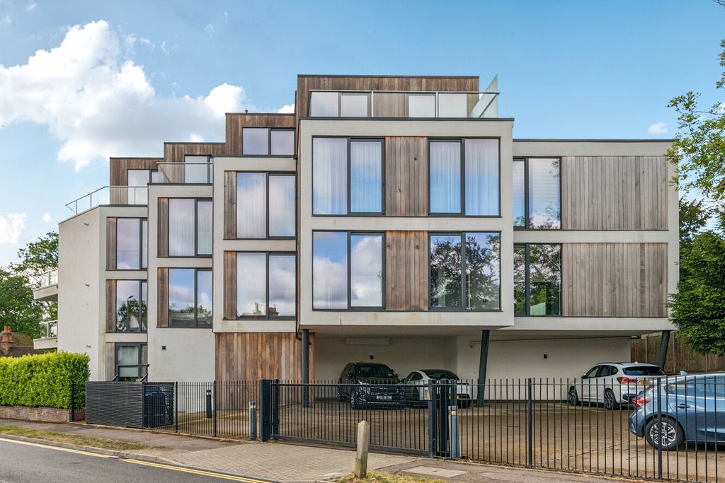 Property photo 1 of 12 1453366-18-6A0Adb...