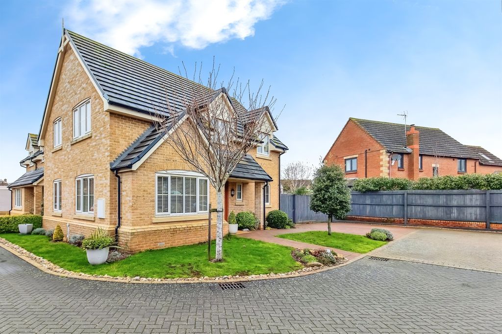 Property photo 1 of 18