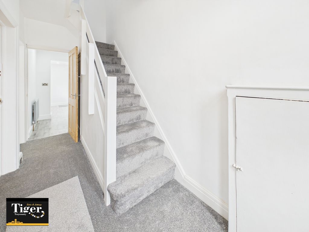 Property photo 3 of 14 Cam02176G0-Pr0527-Still008