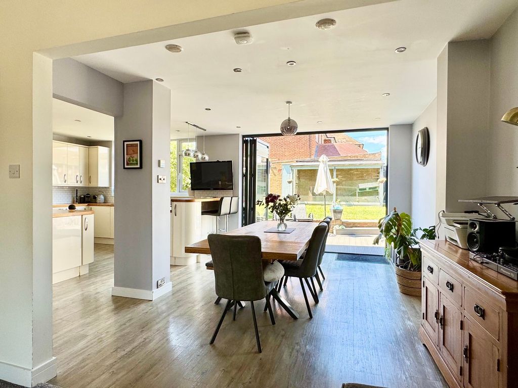 Property photo 2 of 35