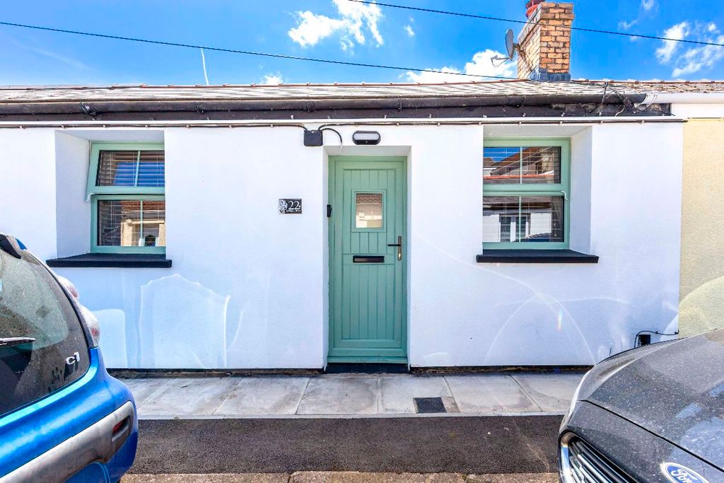 Property photo 1 of 28