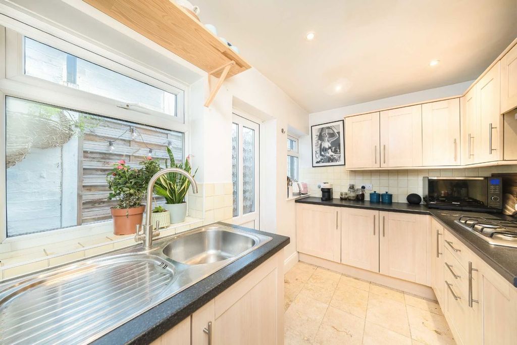 Property photo 3 of 6