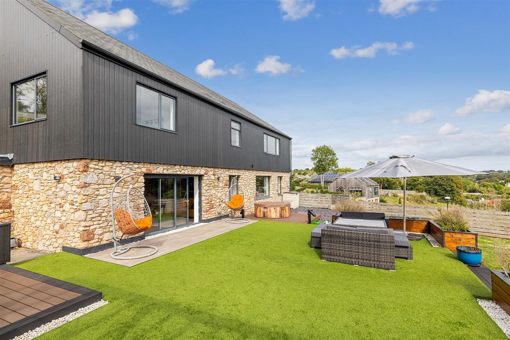 Property photo 1 of 37 06_Hill View, Edginswell Lane, Torquay.Jpg