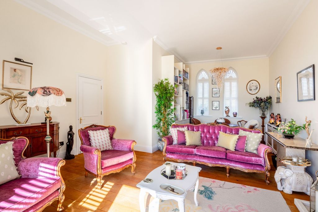 Property photo 3 of 24