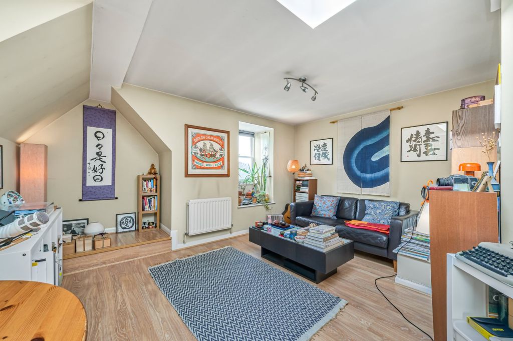 Property photo 2 of 13 Picture No. 15