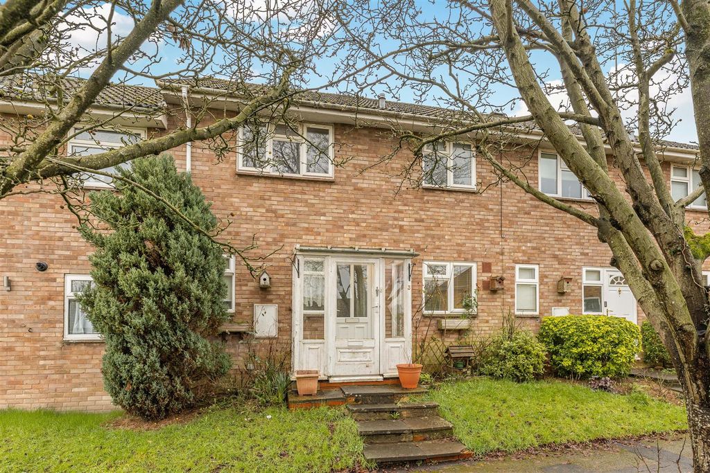 Property photo 1 of 17 3 Harlech Close, Banbury-2.Jpg