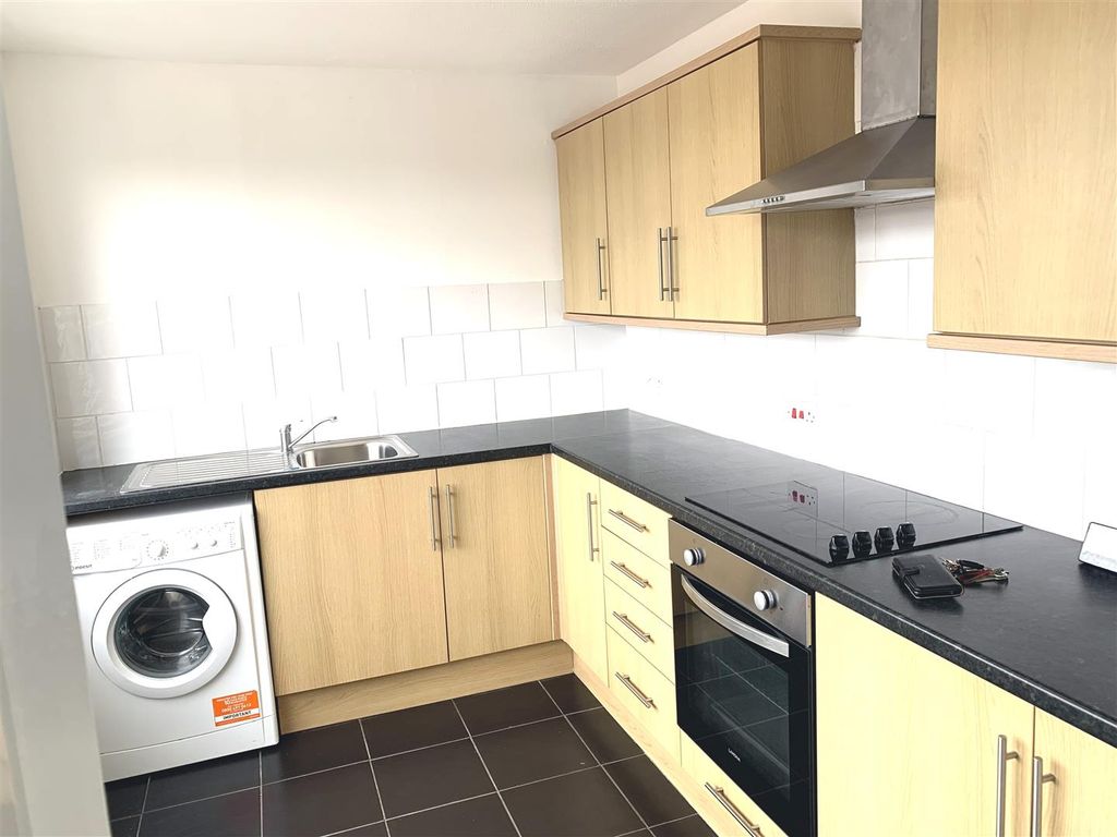 Property photo 2 of 10 8 Stockwell Kitchen1.Jpg