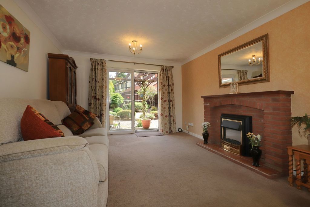 Property photo 2 of 27
