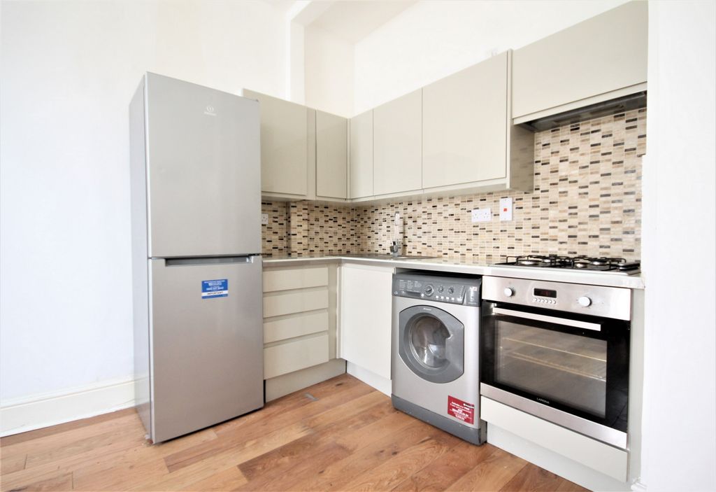 Property photo 2 of 6 Kitchen