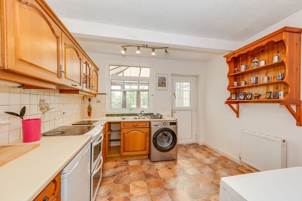 Property photo 2 of 21