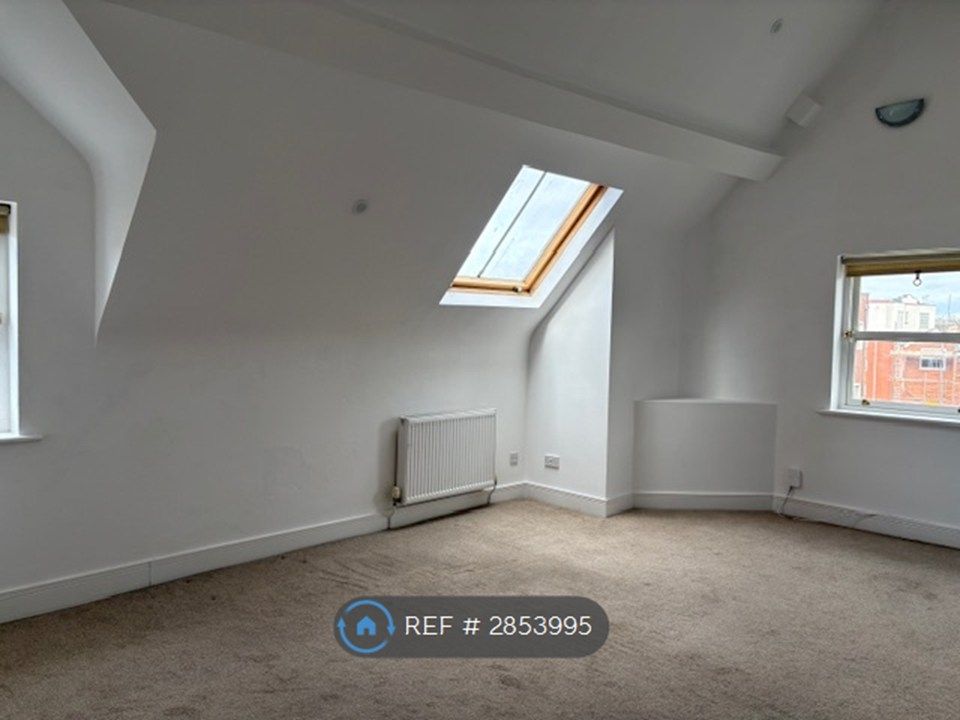 Property photo 3 of 10 Lounge