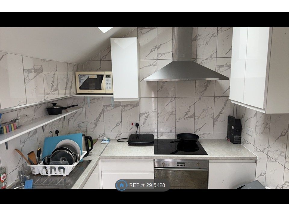 Property photo 3 of 6 Shared Kitchen
