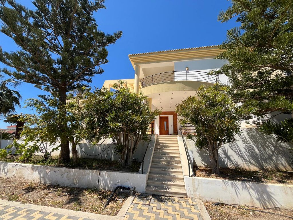 Property photo 1 of 40
