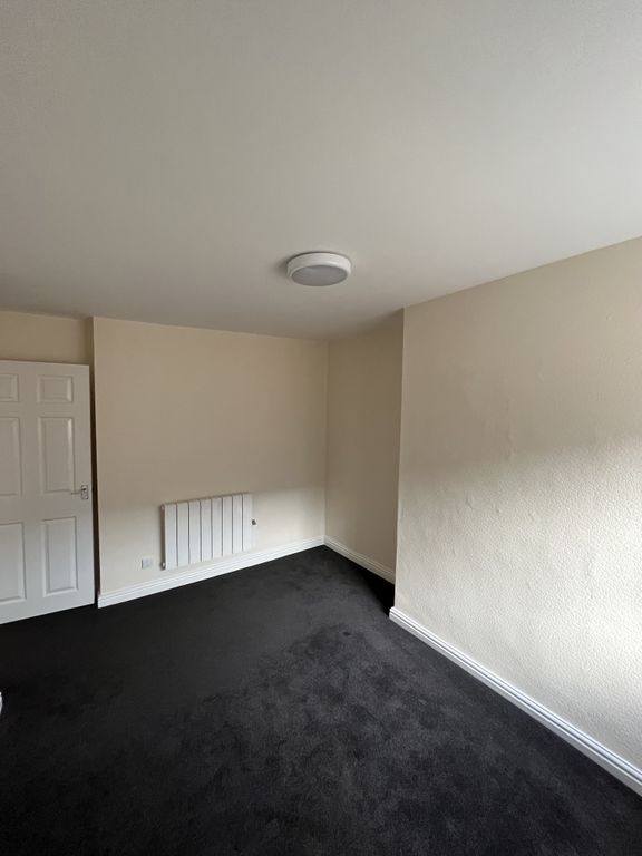 Property photo 2 of 8 Bedroom