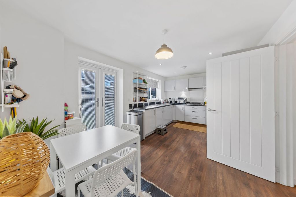 Property photo 3 of 22 Dining Kitchen