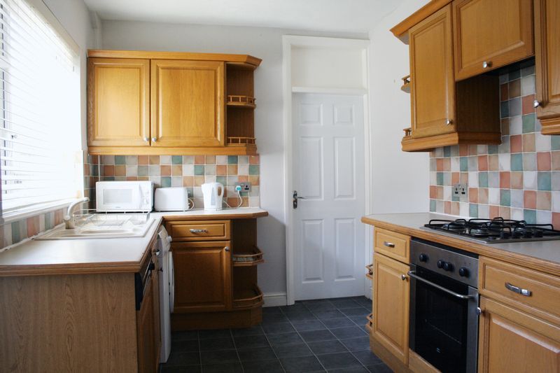 Property photo 3 of 10 Kitchen