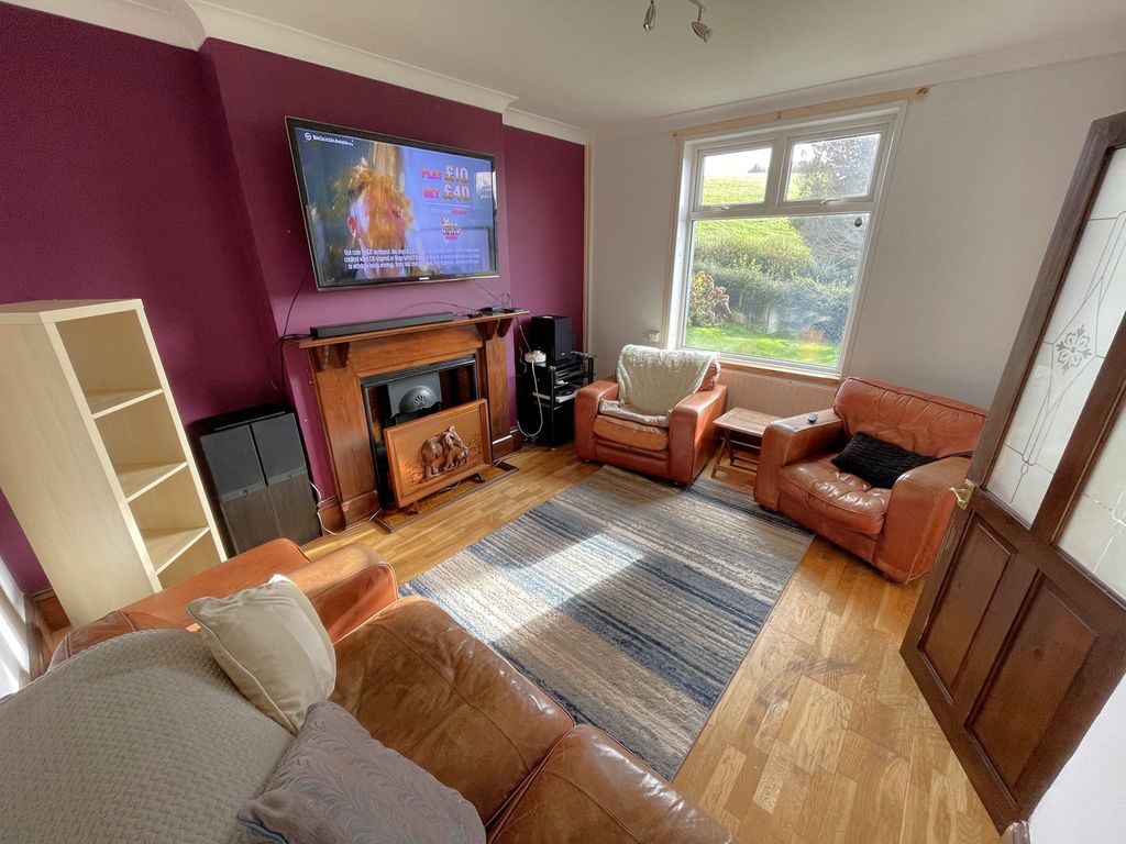 Property photo 3 of 25