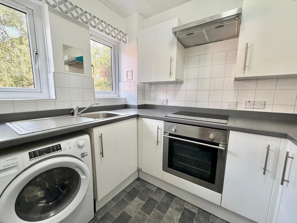 Property photo 3 of 6 Kitchen