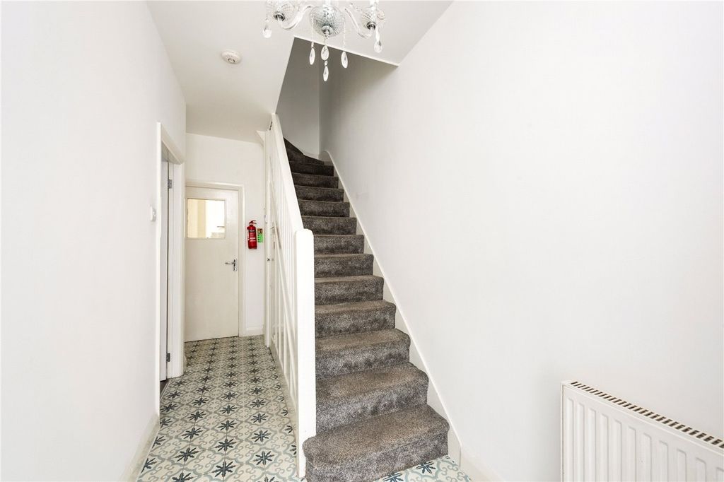 Property photo 3 of 15 Picture No. 02