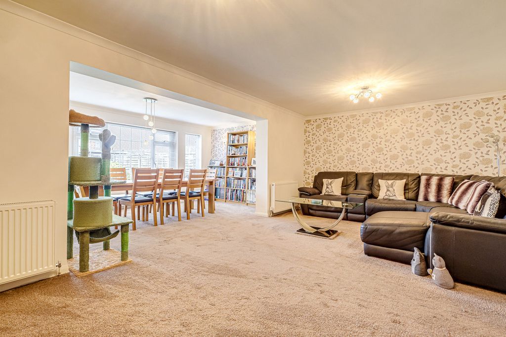 Property photo 2 of 31