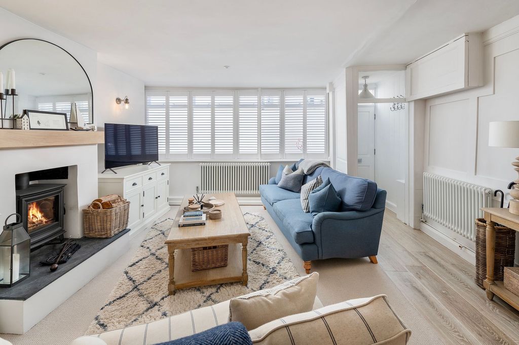 Property photo 1 of 16 The Old Bakery, Clarence St, Dartmouth - Living Room