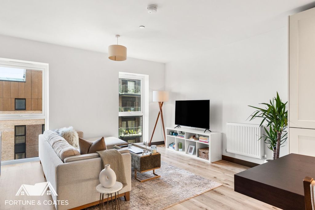 Property photo 2 of 14 Godfreyhouse_10.Jpg