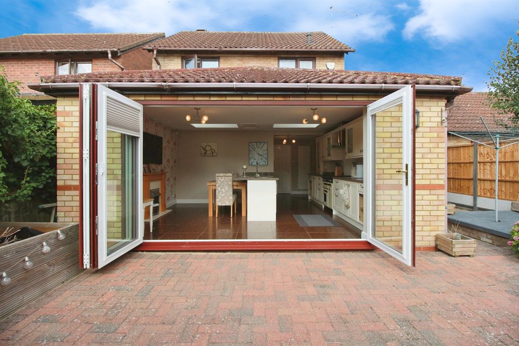 Property photo 2 of 17