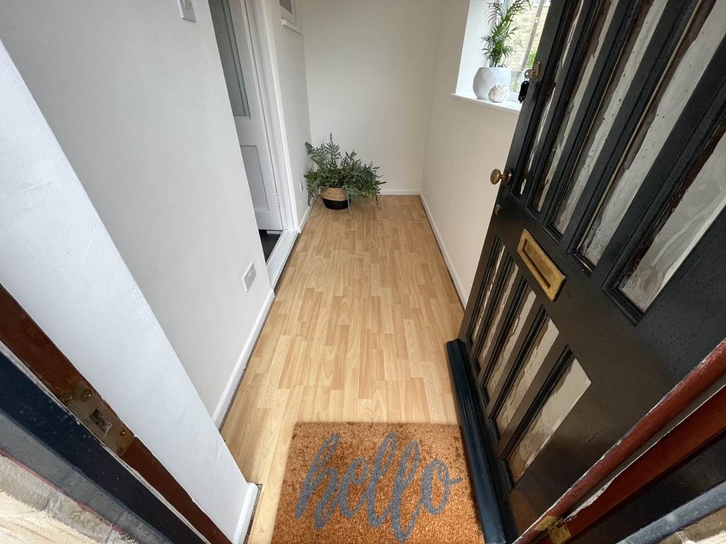 Property photo 2 of 20 Entrance Hall