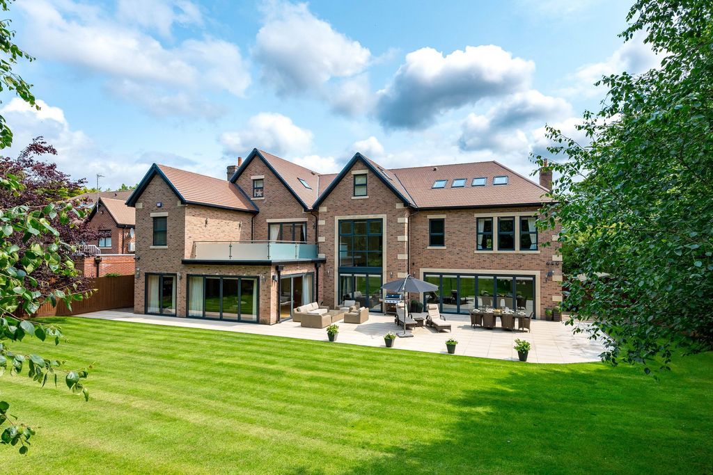 Property photo 1 of 41