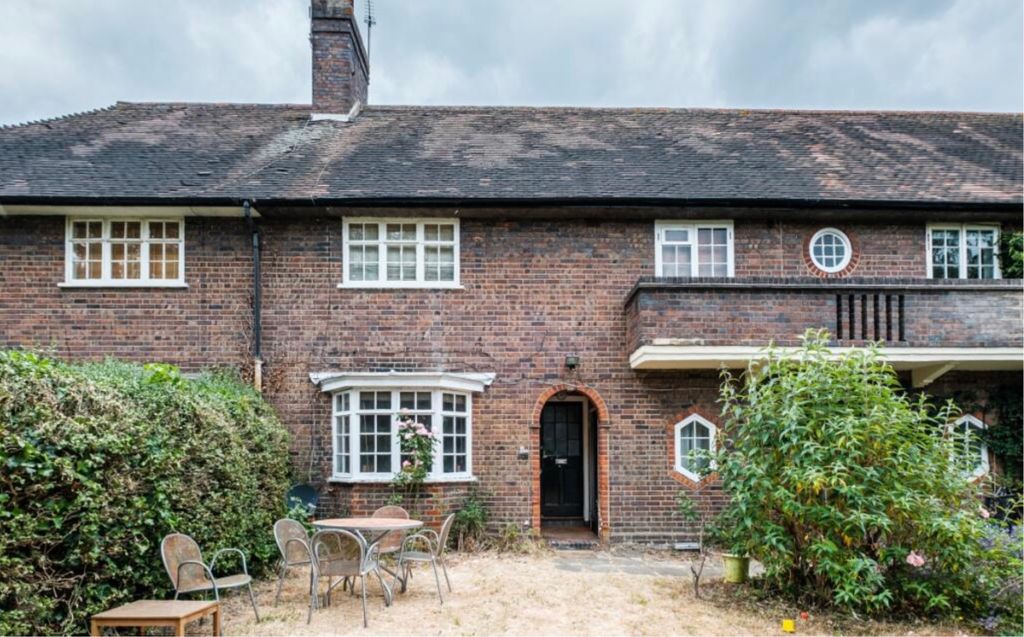 Property photo 1 of 6 Exterior