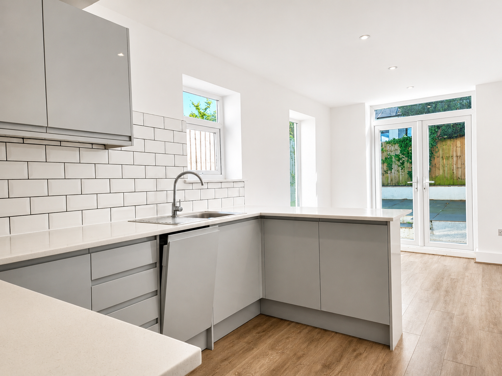 2 bed flat to rentCoveny Street, Splott CF24