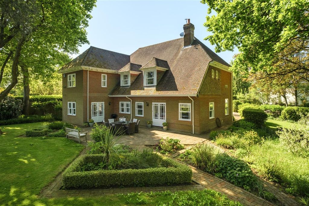 Property photo 2 of 33