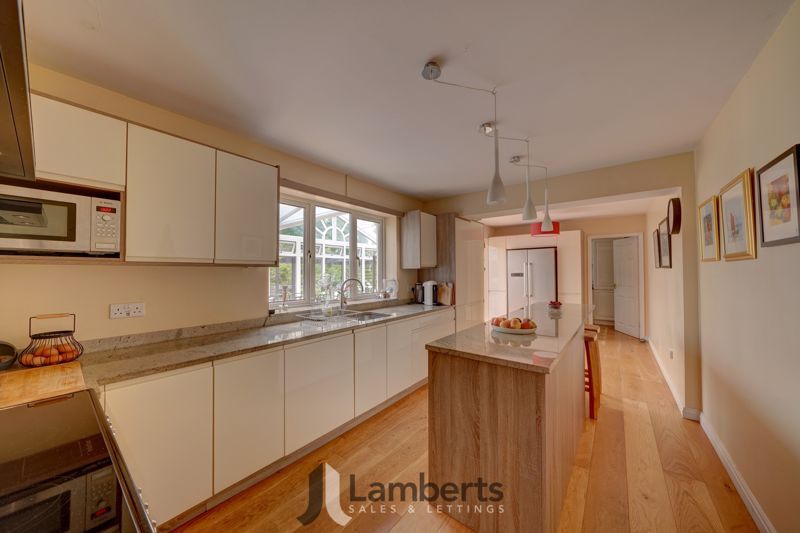 Property photo 2 of 44 Kitchen/Breakfast Room
