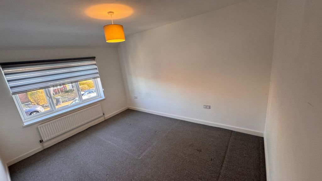 Property photo 1 of 12 3 Bed Terraced House To Rent Doddsfield Road, Slough Sl2