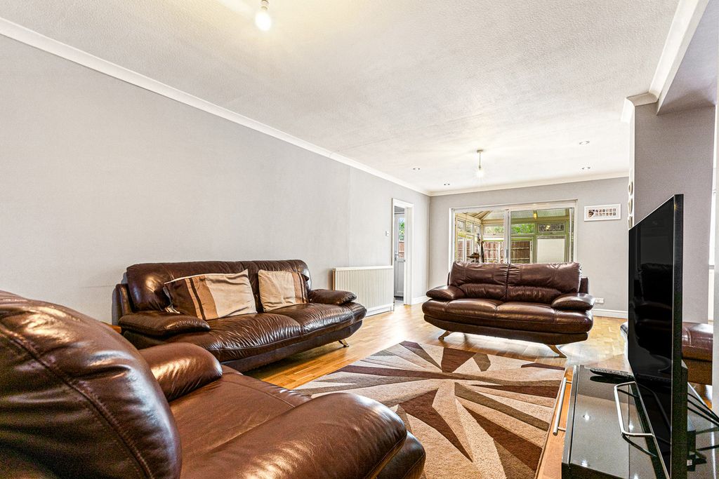 Property photo 3 of 33