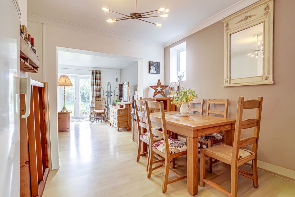 Property photo 2 of 29