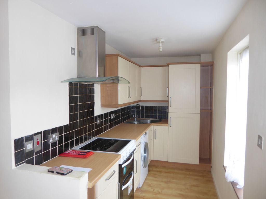 Property photo 3 of 7 Kitchen