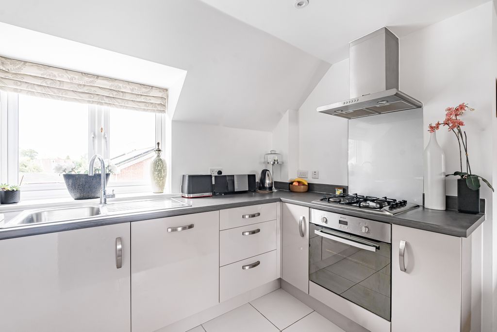 Property photo 3 of 19 Fitted Kitchen