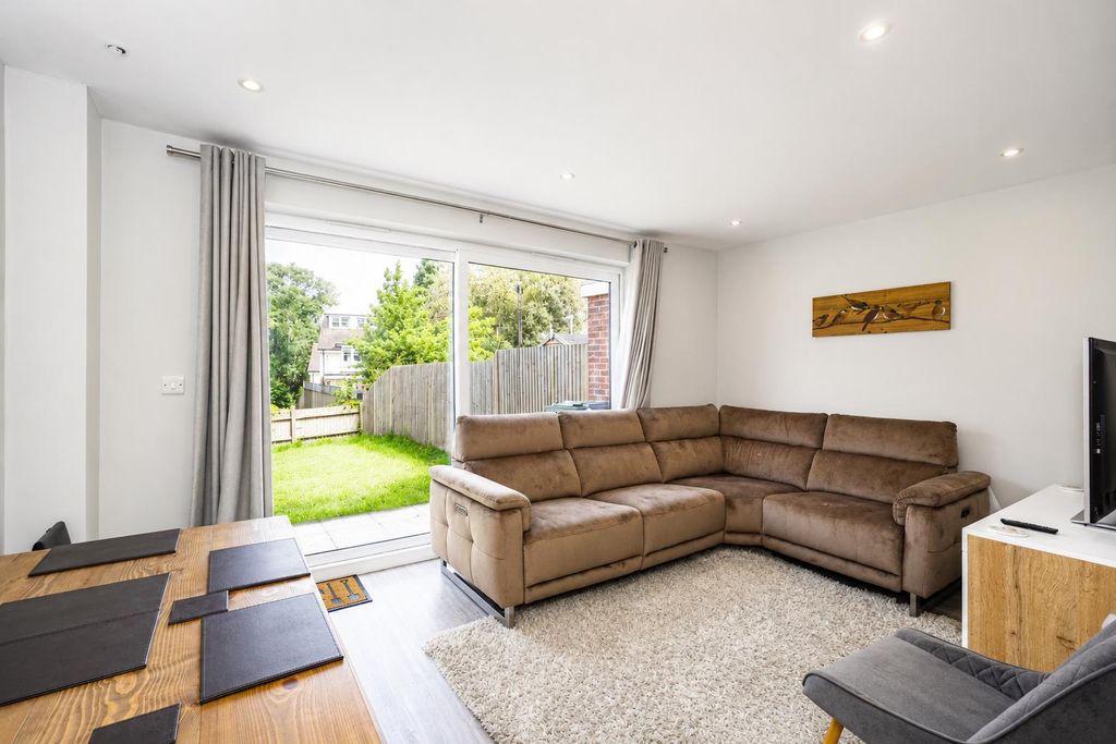 Property photo 3 of 14 846A32F4-Ea1c-4d70-Bc74-Fcecbcedcc45.Png