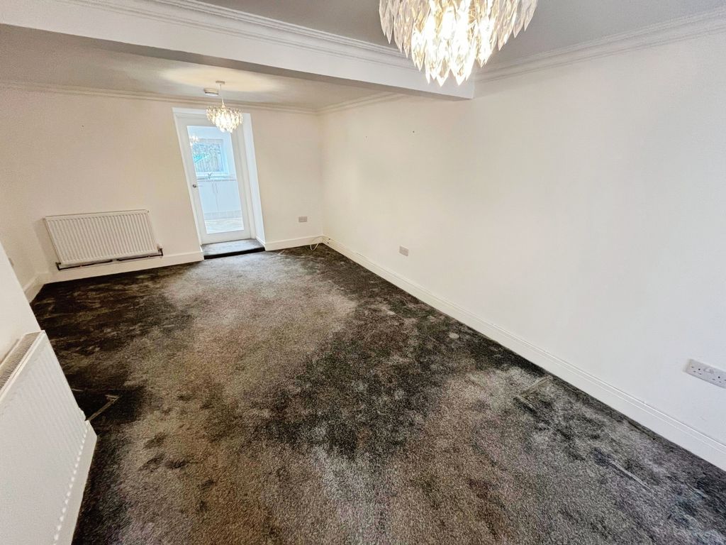 Property photo 3 of 8 Living Room