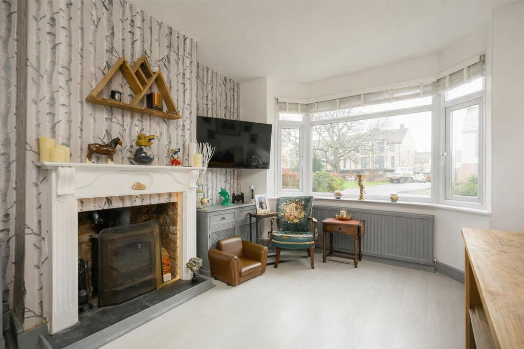 Property photo 2 of 16 Living Room 1