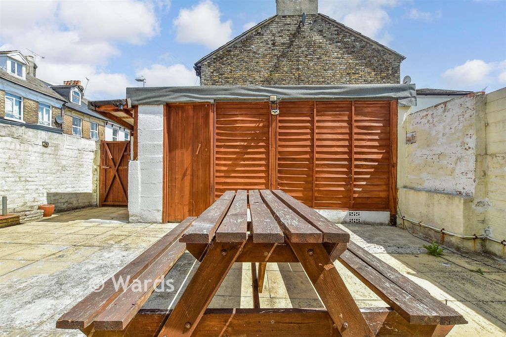 Property photo 3 of 20 External Lifestyle Photograph