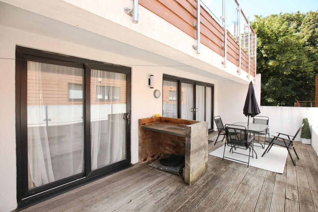 Property photo 3 of 20 18ft Sun Terrace