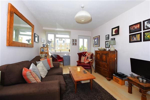 Property photo 3 of 8 Lounge