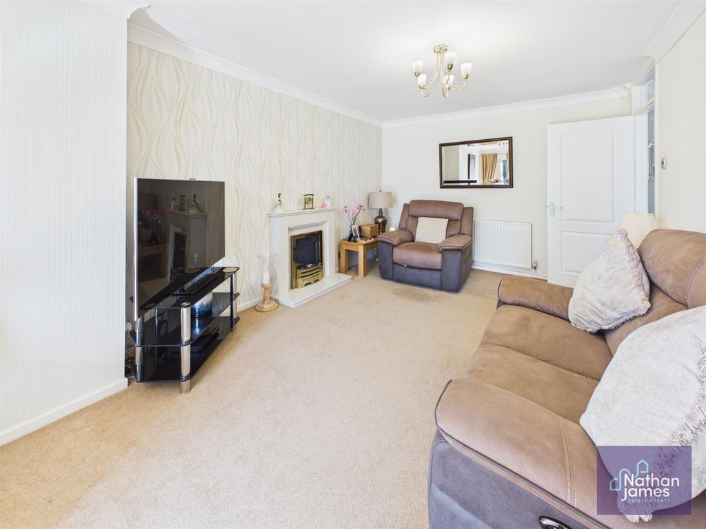 Property photo 3 of 14 Lounge / Dining Room