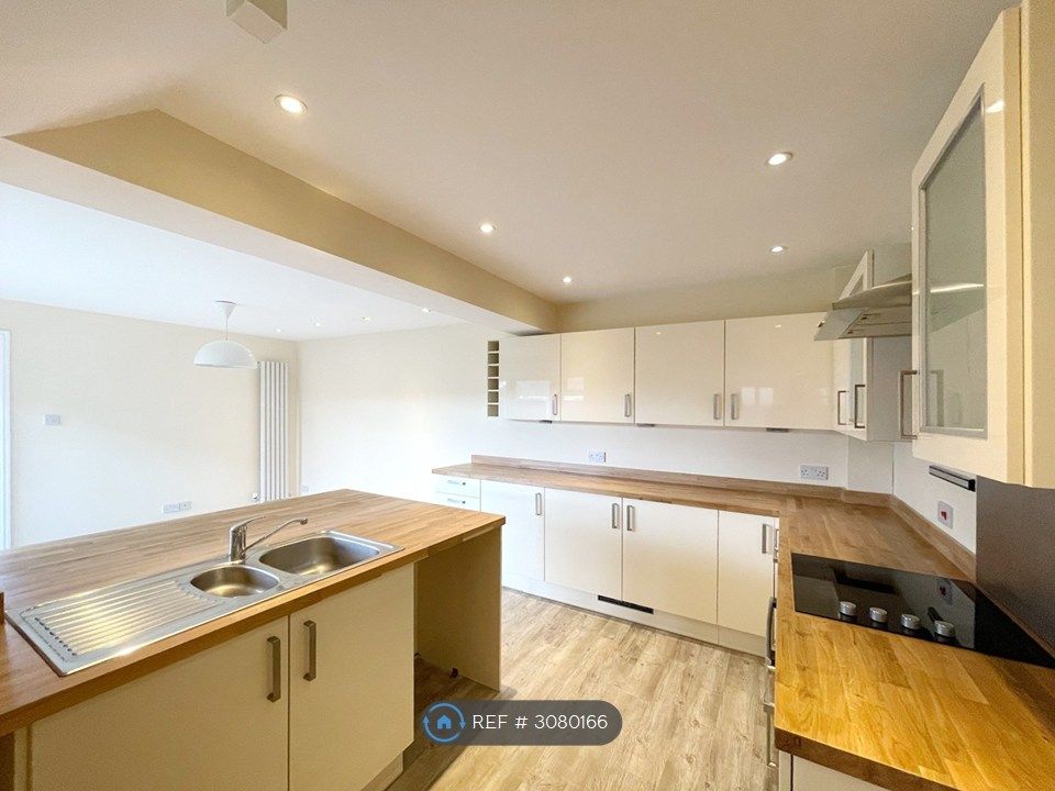Property photo 2 of 16 Kitchen